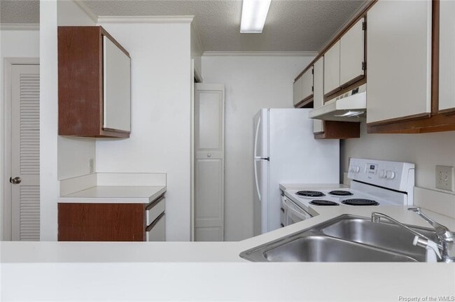 Photo - 105K Stratford Dr