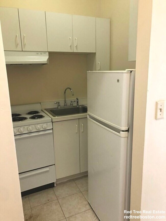 471 Commonwealth Ave Unit 1F