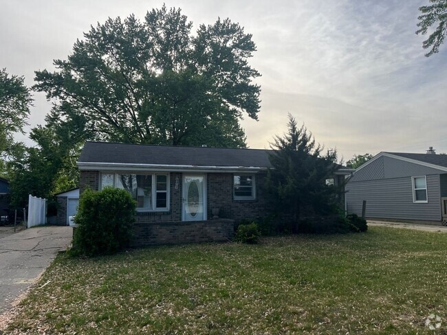Building Photo - 3 bedroom 1 bath home in Loves Park