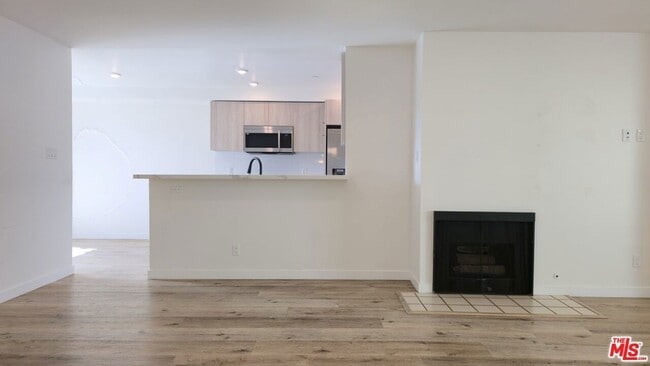 Photo - 1650 S Bentley Ave Unidad 302