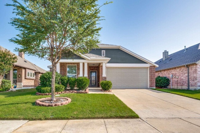 Building Photo - Beautiful Open-Concept Home with Large Backyard