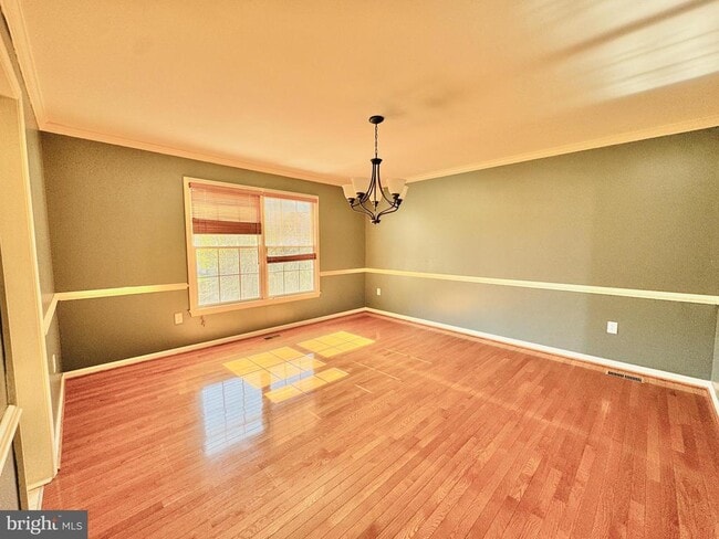 Photo - 28 Scotland Cir