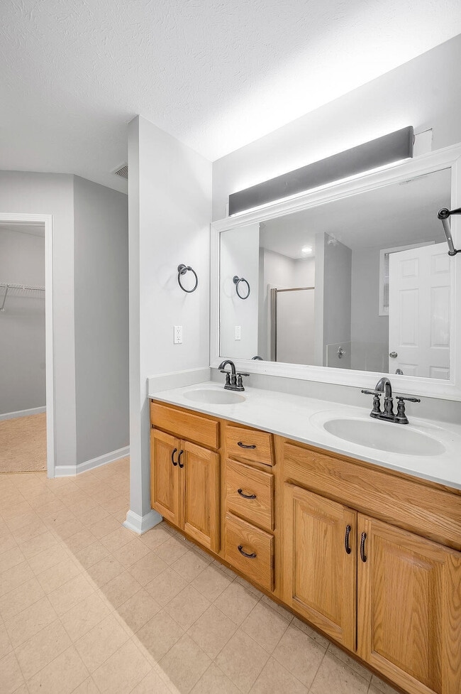 Photo - 1108 Rolfe Ln