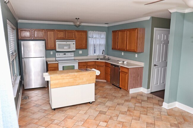 Photo - 102 Whistling Swan Ln