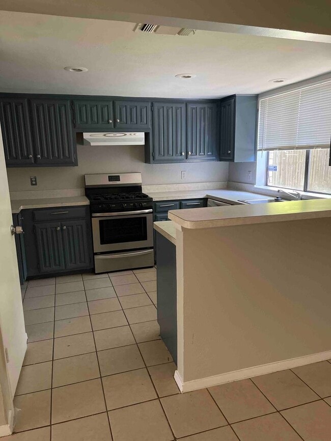 Building Photo - Duplex in Desoto