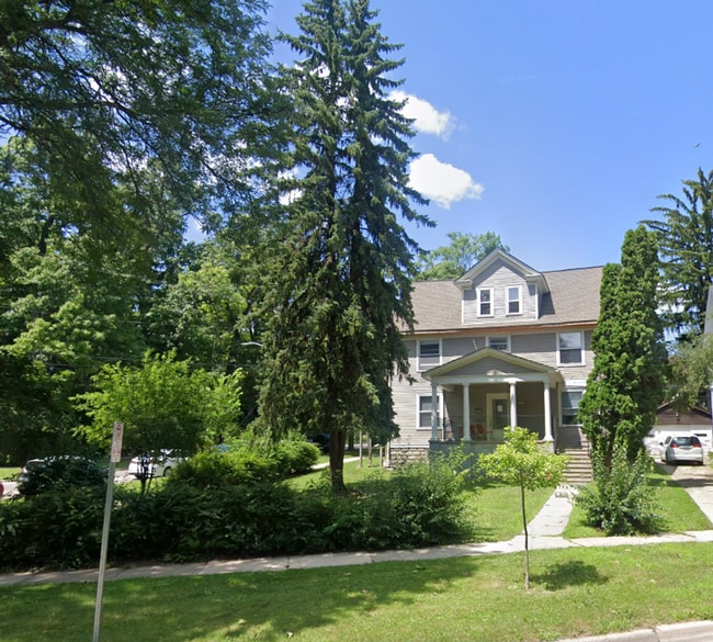 Building Photo - 1803 Hill St Unit #1