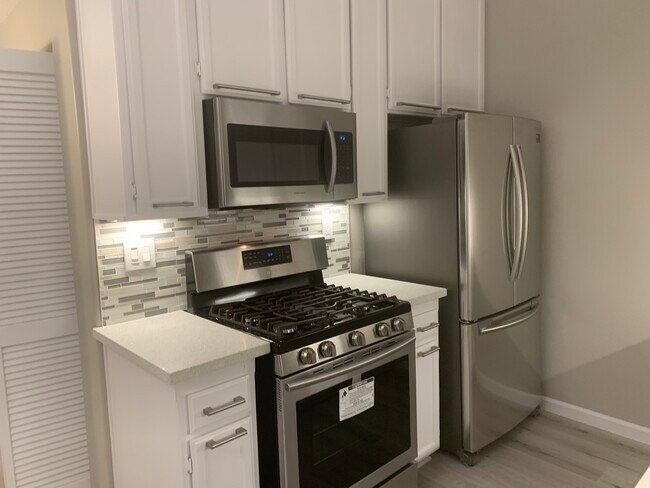 Photo - 15153 Burbank Blvd