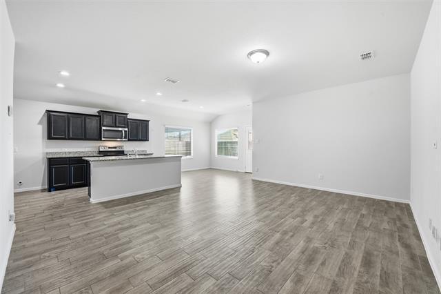 Photo - 413 Foxhunter St