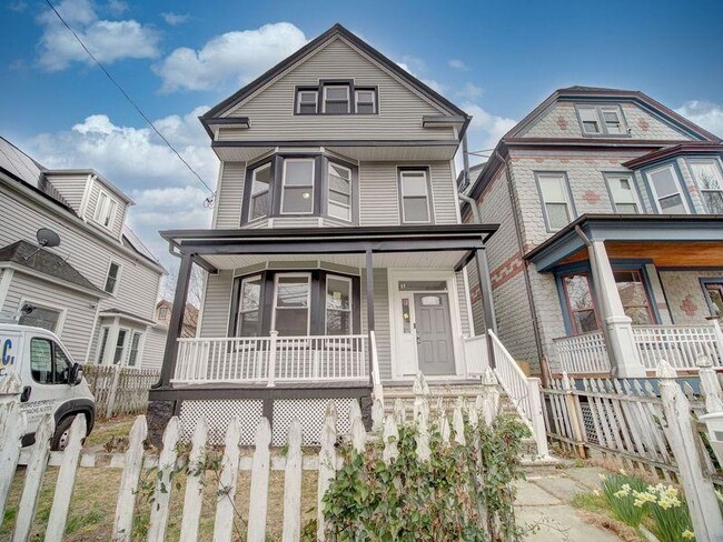 Photo - 33 Duer Pl House