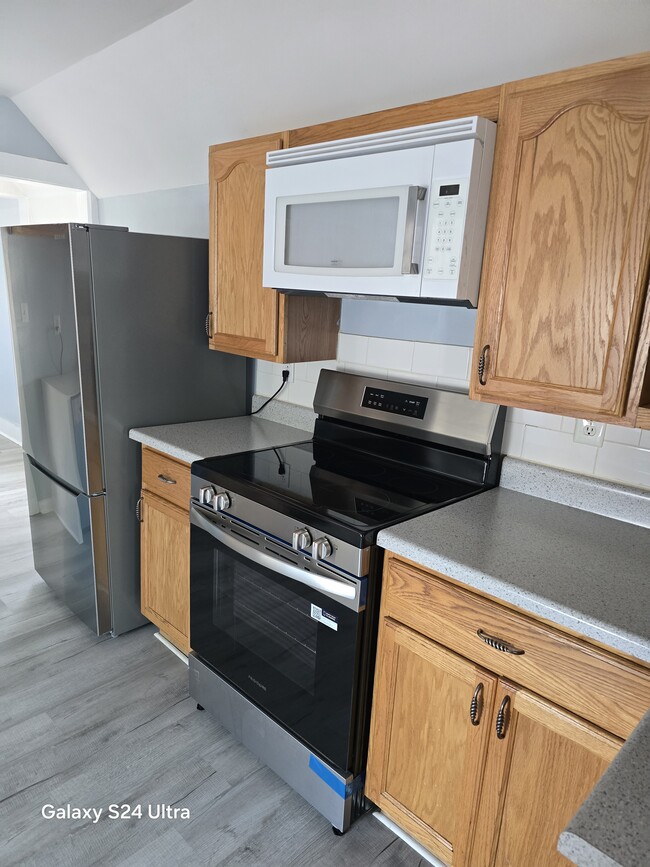Photo - BEAUTIFULLY RENOVATED 2 BEDROOMS WITH BALCONY