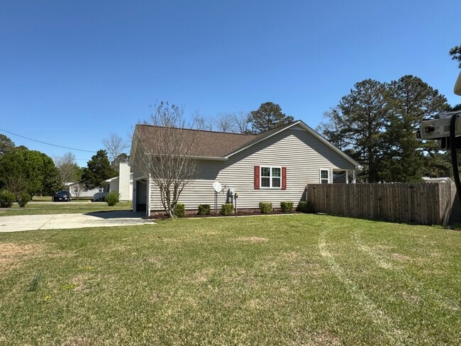 Photo - 305 Gibbs Rd