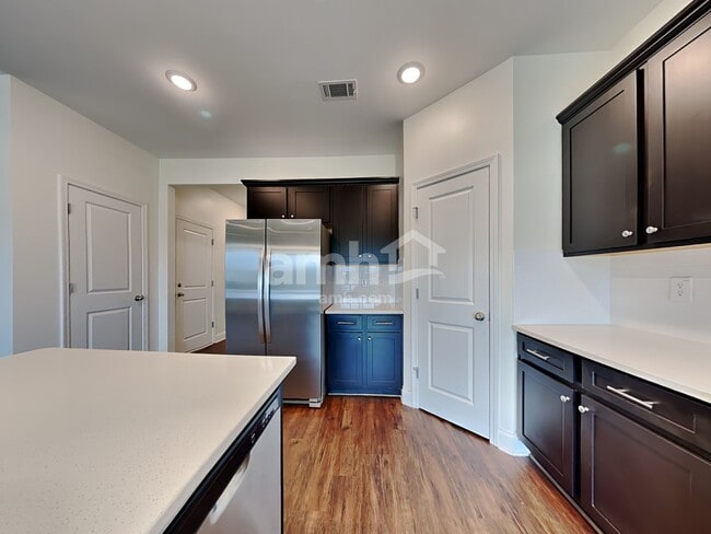 Photo - 4070 Chivalry Dr