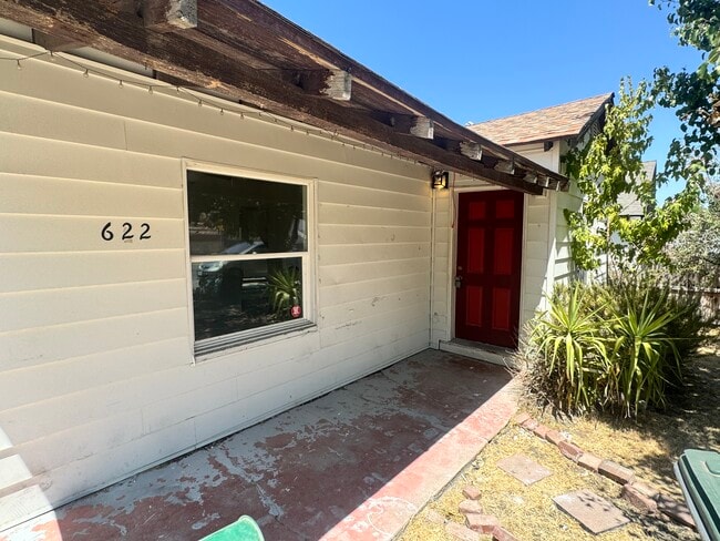 Photo - 622 E St