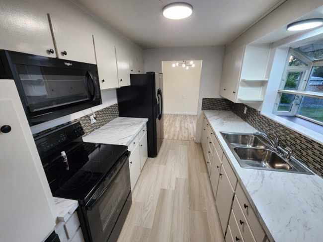 Photo - 950 SE 6th Ave