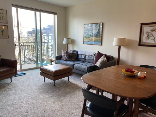 Building Photo - 6801 Greenwood Ave N Unit 413