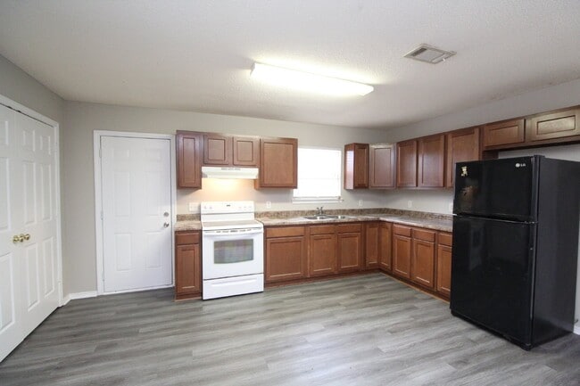 Photo - 3BR Gulf Breeze Home Zoned for Gulf Breeze High School with Open Living Area, Fenced Backyard & C...