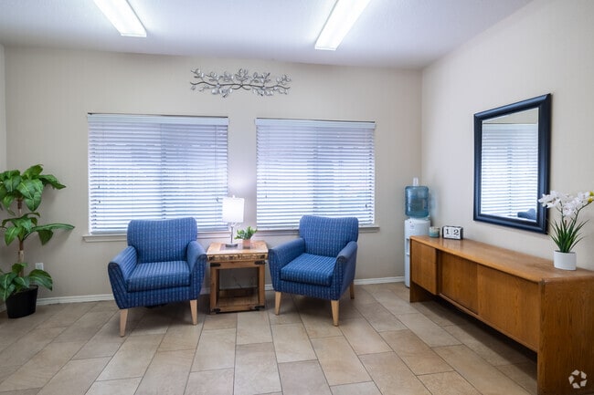 Photo - La Jolla Place Apartments