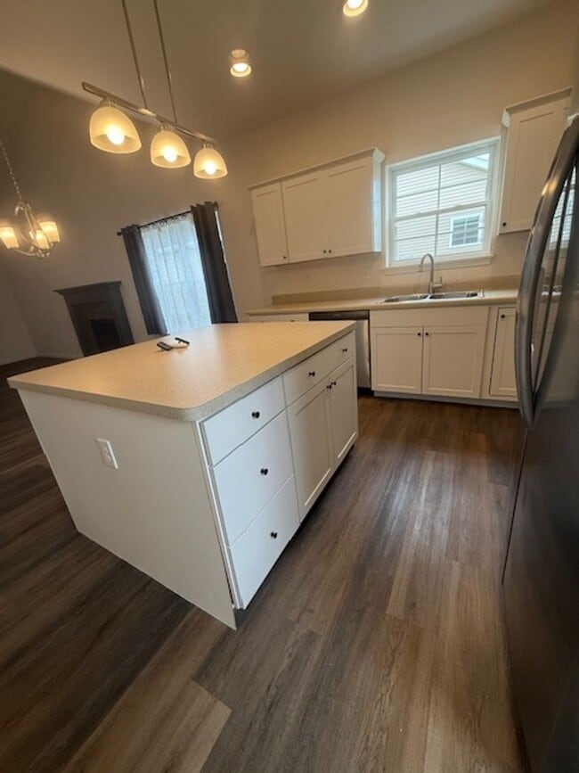 Building Photo - Charming 3-bedroom/2-bathroom single family home in Washington, IL