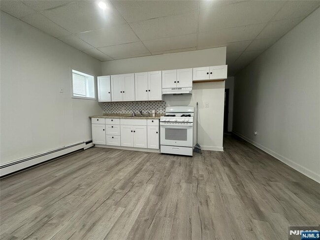 Building Photo - 54 Stuyvesant Ave Unit 1-1 Rental