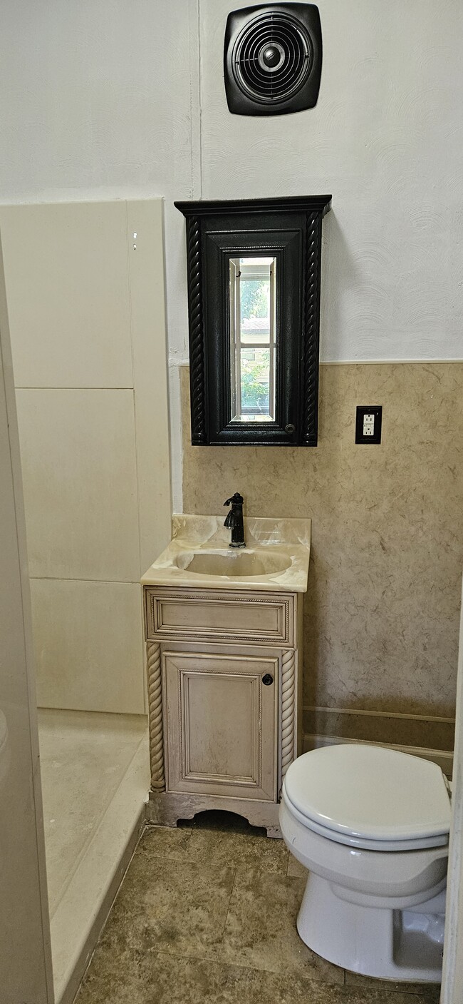 Photo - 129 N Bergan Ave