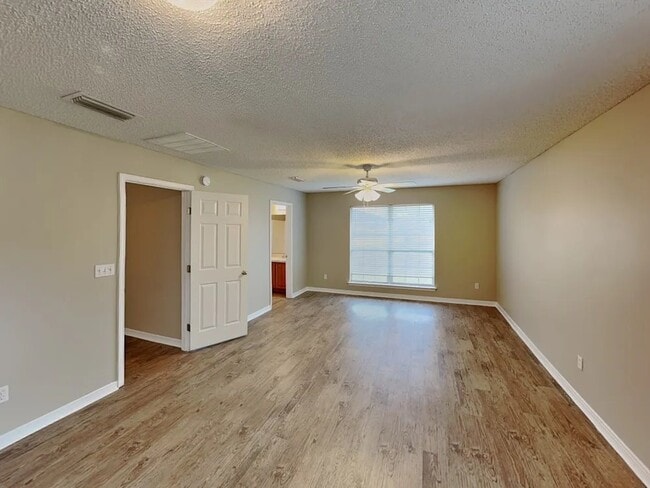 Photo - 15582 Moss Hollow Dr