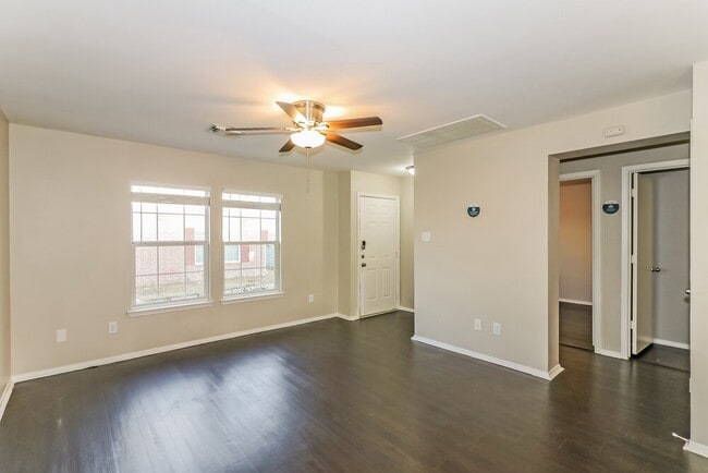 Photo - 6154 Settlers Lake Cir E