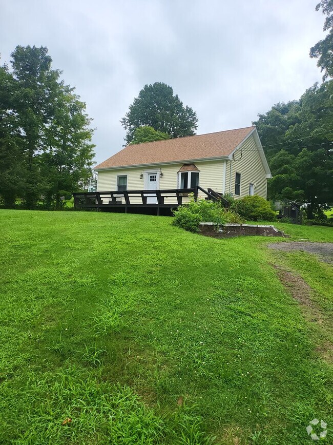 Building Photo - Cozy & Bright 2-Bedroom Home in Middlefield