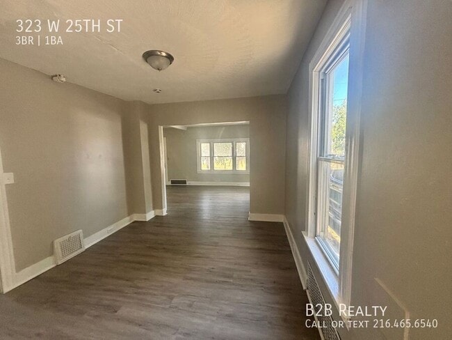 Photo - 323 W 25th St