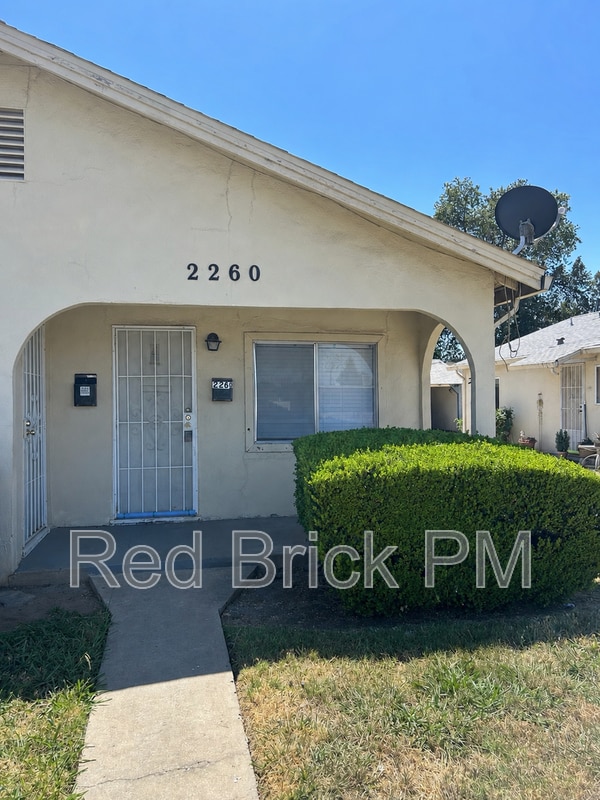 Building Photo - 2260 Glen Ave