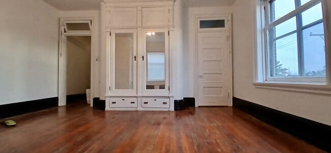 Living room - 1720 Memorial Ave Unit Three