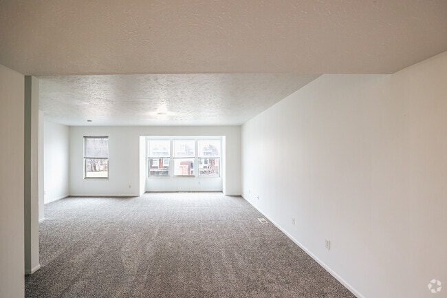 3BR, 1.5BA - 1100SF - Living Room