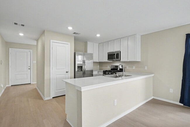 Photo - 21154 Vercelli St
