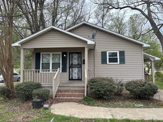 Building Photo - 407 S Washington Ave