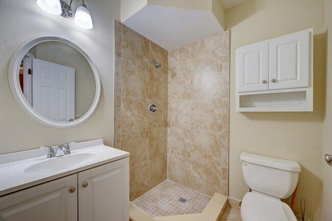 Photo - 5102 NW 36th St Unidad 604