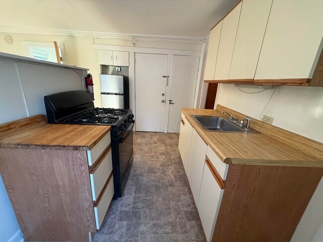 19 Pleasant St Unit 5