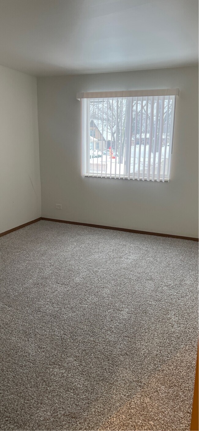 Photo - PIONEER MANOR. -750-754