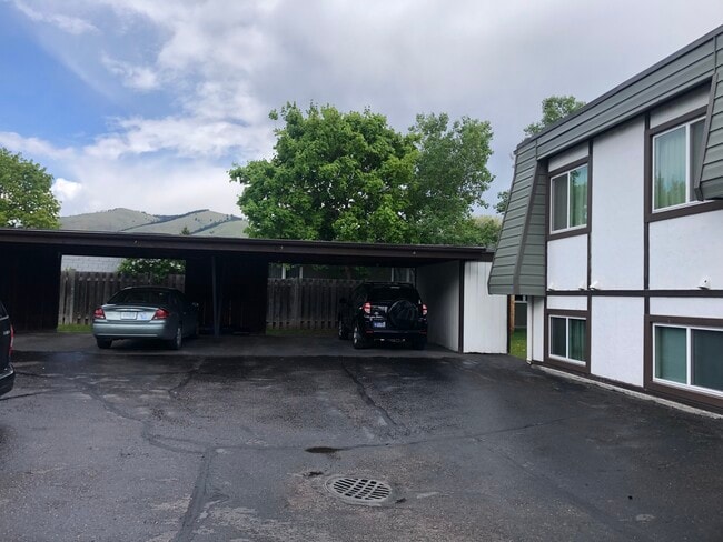 Building Photo - 2907 Harmony Ct Unit 3