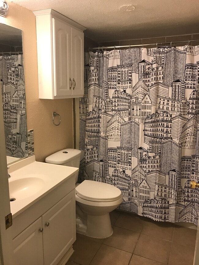 Building Photo - 2401 Leon St Unit 203