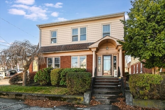 Building Photo - 265 McBride Ave Unit 267