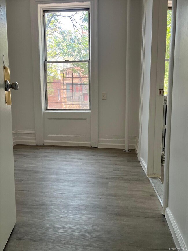 Photo - 1810 Barnes Ave