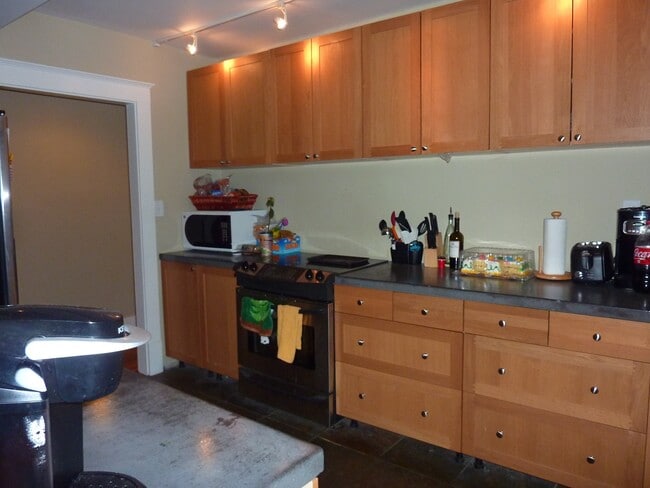 Photo - 5BR/2BA Off-Campus Housing Near UTK
