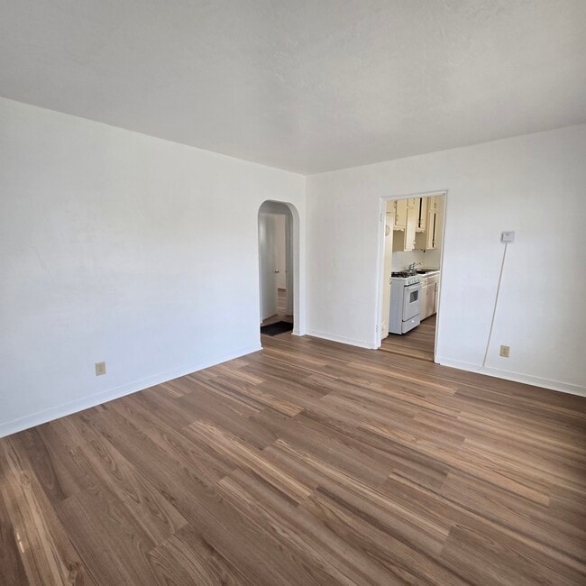 Photo - 335 Monroe St NE