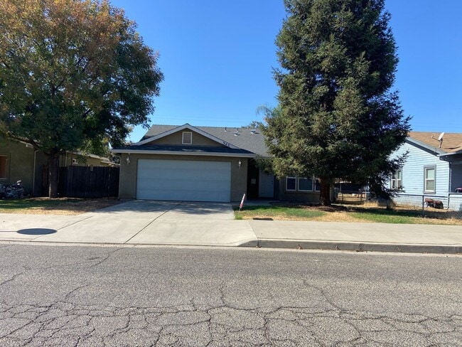 Building Photo - Spacious Exeter Home coming soon!