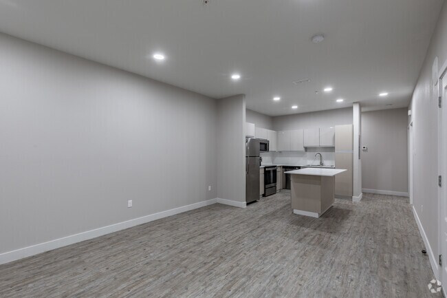 1BR, 1BA - 775 SF