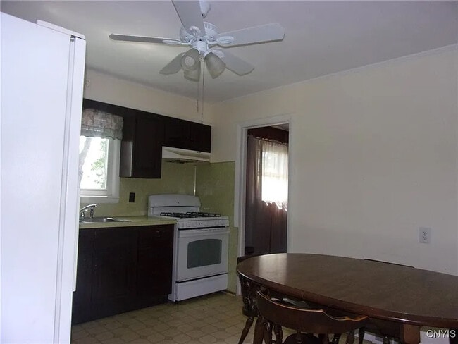 Photo - 223 W Molloy Rd