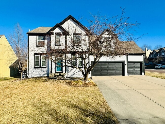 **BRAND NEW CARPETS** Beautiful Home in Bl... - **BRAND NEW CARPETS** Beautiful Home in Bl...