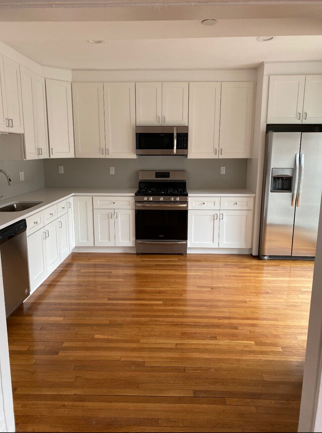 190 Kelton Unit 3