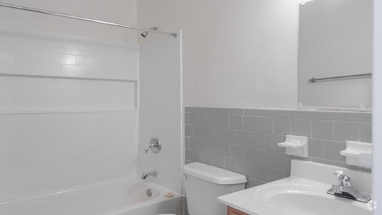 2BR.1.5BA,- 807SF