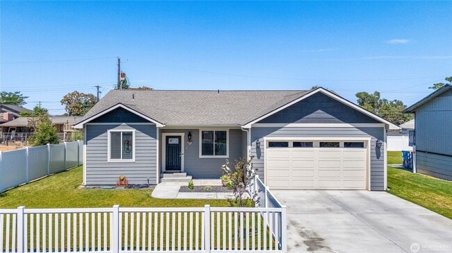 Building Photo - Like-New 3 bed 2 bath w/ Garage Rental