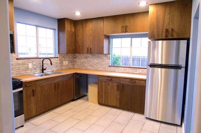 Photo - 3547 E Green St